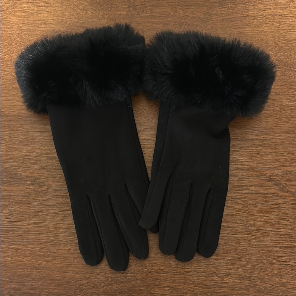 Elegant Black Fur-Trimmed Women's Gloves